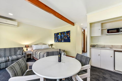 William Macintosh Motor Lodge - Accommodation Whitsundays 18
