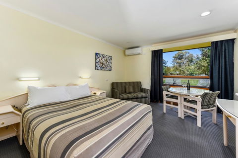 William Macintosh Motor Lodge - Accommodation Whitsundays 17