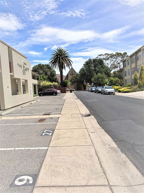 Hi 5 Glenelg Studio Apartment - Accommodation Whitsundays 16