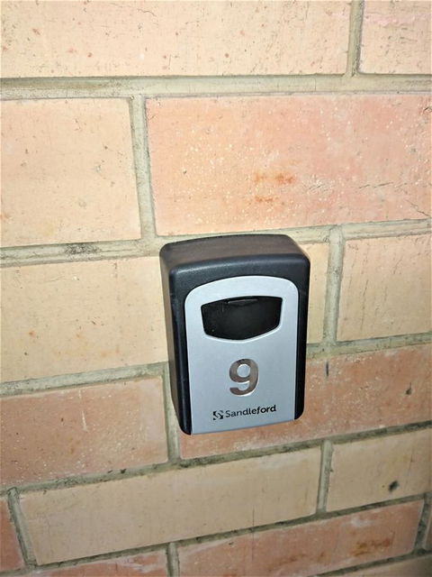 Hi 5 Glenelg Studio Apartment - Accommodation Whitsundays 13