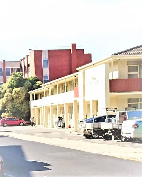 Hi 5 Glenelg Studio Apartment - Accommodation Whitsundays 17
