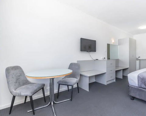 Hi 5 Glenelg Studio Apartment - Accommodation Whitsundays 8