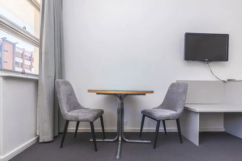 Hi 5 Glenelg Studio Apartment - Accommodation Whitsundays 4
