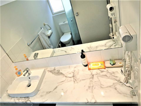 Hi 5 Glenelg Studio Apartment - Accommodation Whitsundays 5