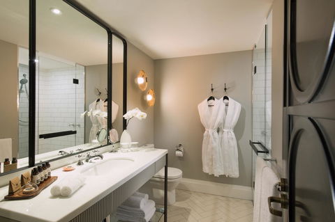 Mayfair Hotel - Accommodation Whitsundays 12