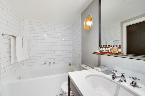 Mayfair Hotel - Accommodation Whitsundays 1