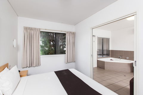 Majestic Oasis Apartments - Accommodation Whitsundays 20