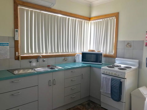 Emu Bay Holiday Homes - Accommodation Whitsundays 33