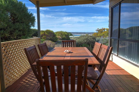 Emu Bay Holiday Homes - Accommodation Whitsundays 6
