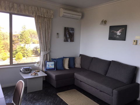 Emu Bay Holiday Homes - Accommodation Whitsundays 37