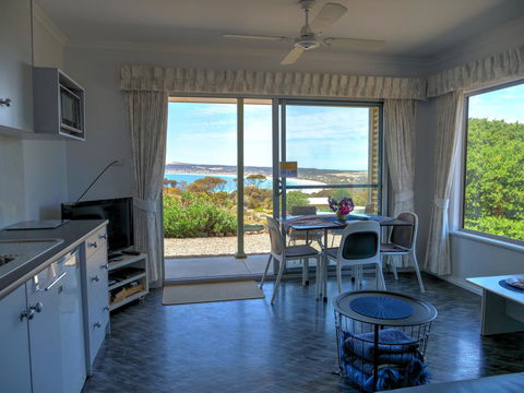 Emu Bay Holiday Homes - Accommodation Whitsundays 26
