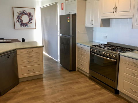 Emu Bay Holiday Homes - Accommodation Whitsundays 29