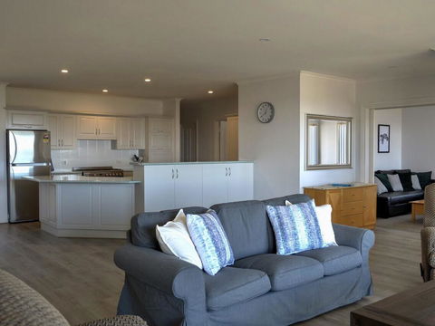 Emu Bay Holiday Homes - Accommodation Whitsundays 15