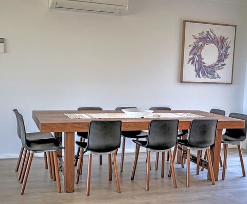 Emu Bay Holiday Homes - Accommodation Whitsundays 0