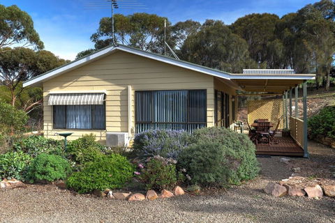 Emu Bay Holiday Homes - Accommodation Whitsundays 2