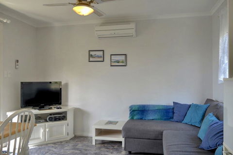 Emu Bay Holiday Homes - Accommodation Whitsundays 1