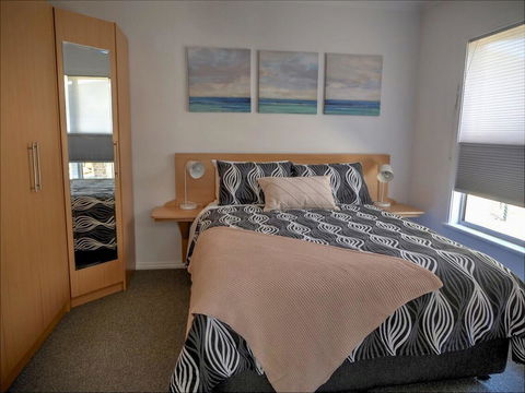Emu Bay Holiday Homes - Accommodation Whitsundays 16