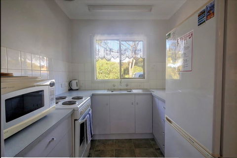 Emu Bay Holiday Homes - Accommodation Whitsundays 4