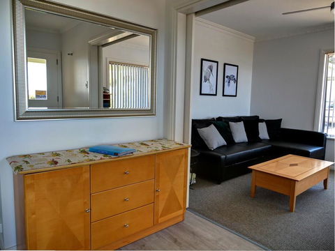 Emu Bay Holiday Homes - Accommodation Whitsundays 24