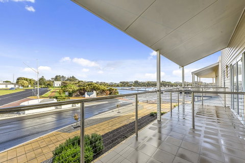 Aloha Waterfront Properties - Accommodation Whitsundays 23