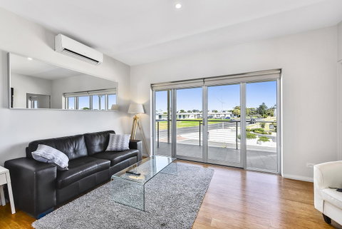 Aloha Waterfront Properties - Accommodation Whitsundays 26