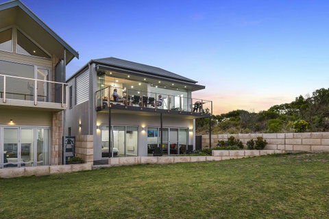 Aloha Waterfront Properties - Accommodation Whitsundays 2