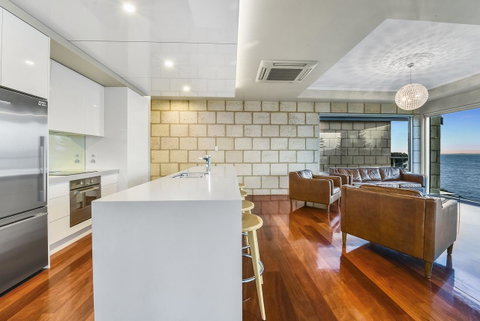 Aloha Waterfront Properties - Accommodation Whitsundays 22