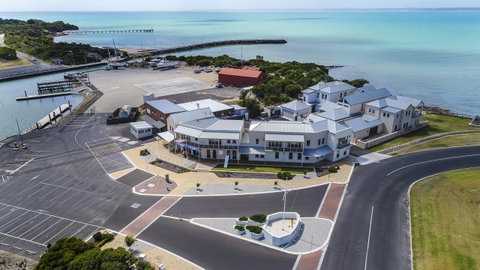 Aloha Waterfront Properties - Accommodation Whitsundays 1