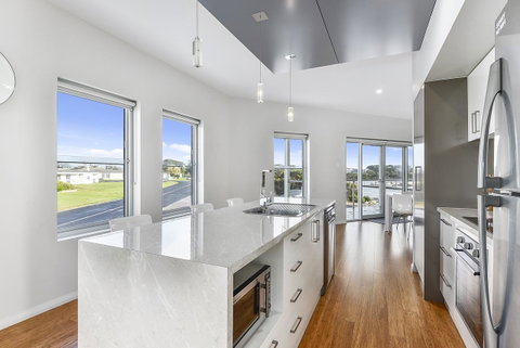 Aloha Waterfront Properties - Accommodation Whitsundays 15
