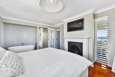 Aloha Waterfront Properties - Accommodation Whitsundays 12