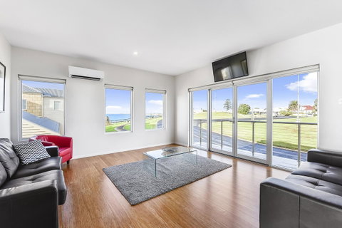 Aloha Waterfront Properties - Accommodation Whitsundays 30