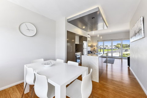 Aloha Waterfront Properties - Accommodation Whitsundays 27