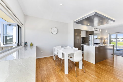 Aloha Waterfront Properties - Accommodation Whitsundays 28