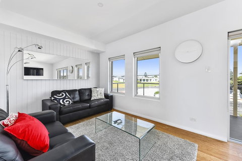 Aloha Waterfront Properties - Accommodation Whitsundays 17