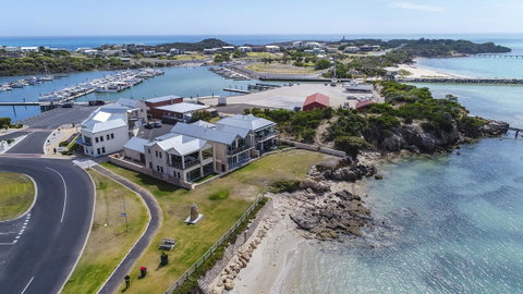 Aloha Waterfront Properties - Accommodation Whitsundays 0