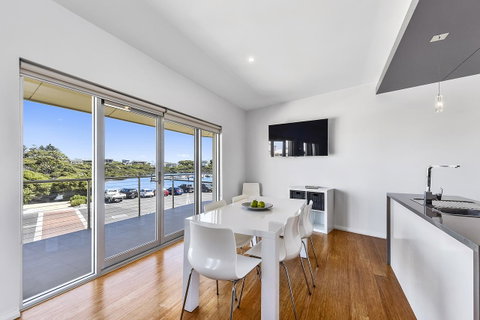 Aloha Waterfront Properties - Accommodation Whitsundays 20