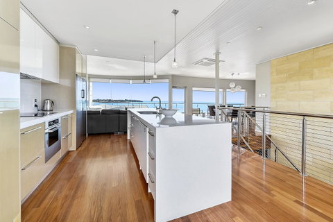 Aloha Waterfront Properties - Accommodation Whitsundays 5