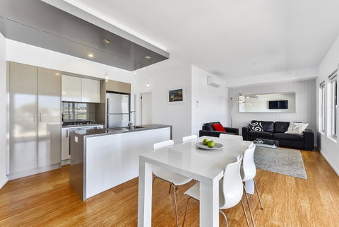 Aloha Waterfront Properties - Accommodation Whitsundays 18