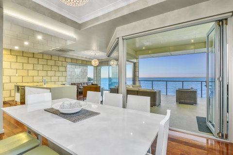 Aloha Waterfront Properties - Accommodation Whitsundays 9