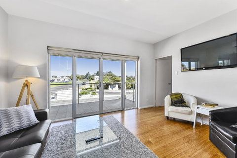 Aloha Waterfront Properties - Accommodation Whitsundays 29