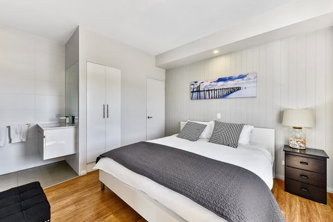 Aloha Waterfront Properties - Accommodation Whitsundays 21