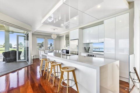 Aloha Waterfront Properties - Accommodation Whitsundays 7