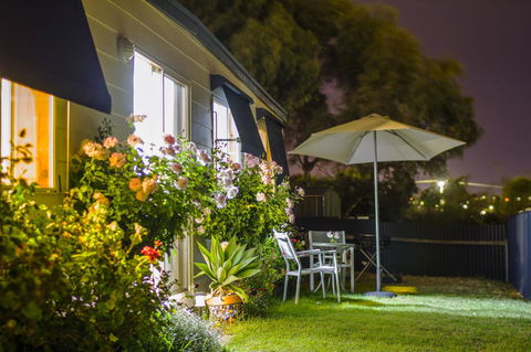 Moana Beach Sunset Holiday Accommodation A - Accommodation Whitsundays 11