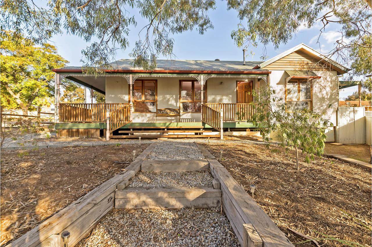 Hewett SA Accommodation Whitsundays
