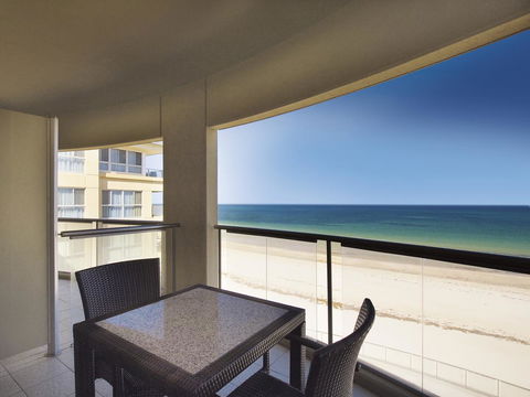 Oaks Glenelg Plaza Pier Suites - Accommodation Whitsundays 4
