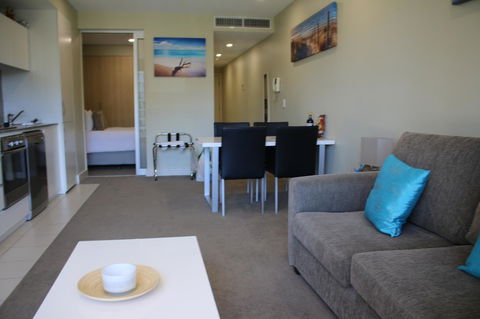 Beachside Luxury Getaway In Glenelg - Accommodation Whitsundays 2
