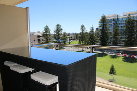 Beachside Luxury Getaway In Glenelg - Accommodation Whitsundays 15