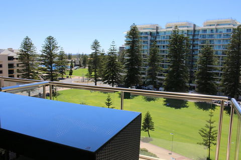 Beachside Luxury Getaway In Glenelg - Accommodation Whitsundays 14
