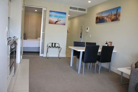 Beachside Luxury Getaway In Glenelg - Accommodation Whitsundays 4