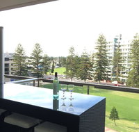 Beachside Luxury getaway in Glenelg - Accommodation Whitsundays
